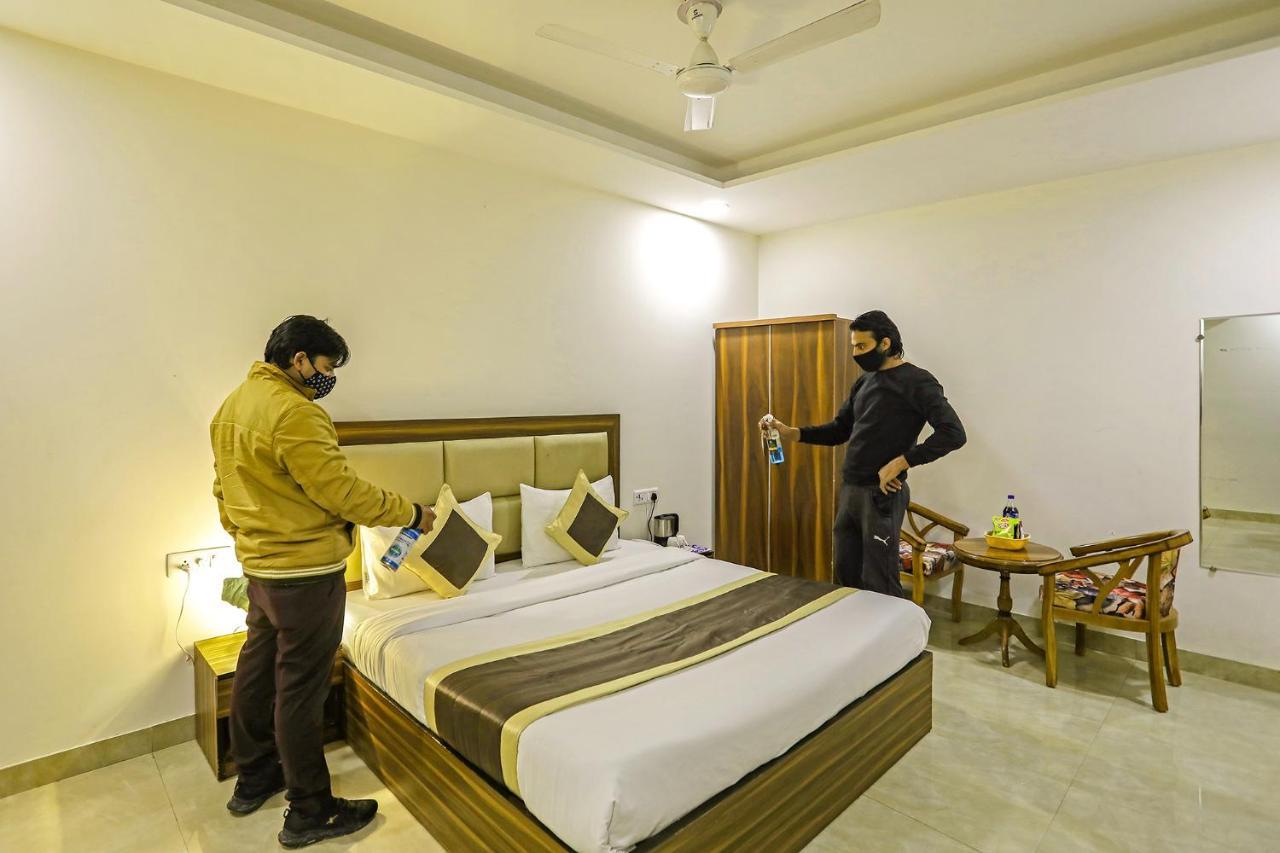 Fabhotel White House Bnb - Nr Yashobhoomi Convention Centre Delhi  Luaran gambar